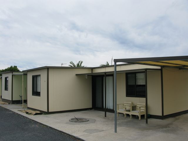 Oxley Anchorage Caravan Park - Harrington: Cottage accommodation, ideal for families, couples and singles