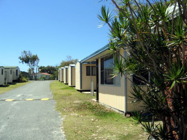 Hastings Point Holiday Village - Hastings Point: Cabin accommodation