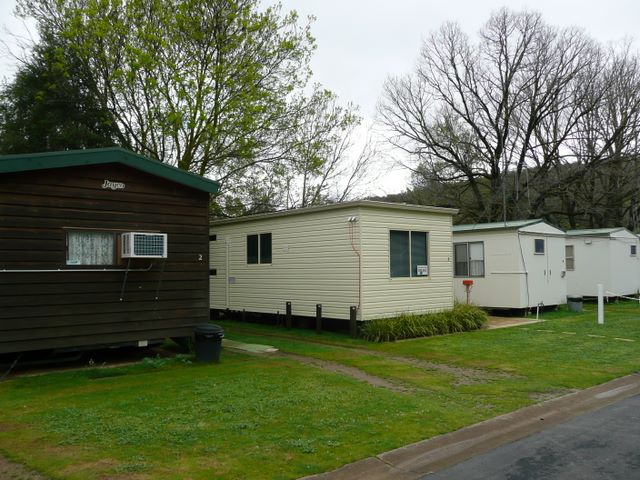 Queen Meadow Caravan Park - Heathcote: Cottage accommodation, ideal for families, couples and singles