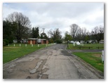 Queen Meadow Caravan Park - Heathcote: Good paved roads throughout the park