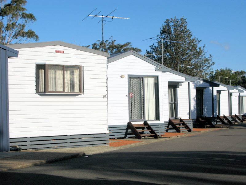 Pacific Gardens Van Village - Heatherbrae: Cottage accommodation, ideal for families, couples and singles