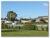 Pacific Gardens Van Village - Heatherbrae: The park is a short stroll to McDonalds Restaurant and other fast food outlets to Heatherbrae.