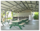 Australiana Top Tourist Park - Hervey Bay: Interior of camp kitchen