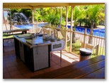 Fraser Lodge Holiday Park - Torquay: Camp kitchen and BBQ area with pool views.