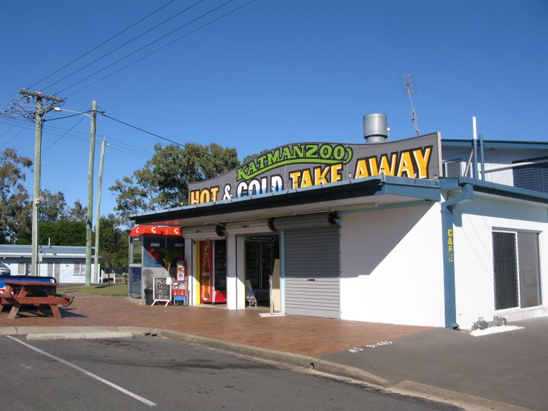 Fraser Coast Top Tourist Park - Scarness Hervey Bay: Takeaway food shop adjacent to the park