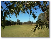 Hills International Golf Club - Jimboomba: Approach to the green on Hole 5