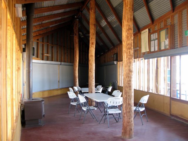 Mallee Bush Retreat - Hopetoun: Lake Lascelles Interior of camp kitchen