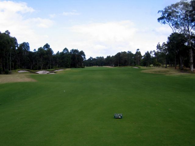 Le Meilleur Horizons Golf Resort - Salamander Bay: Approach to the Green on Hole 2