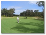 Le Meilleur Horizons Golf Resort - Salamander Bay: Green on Hole 4