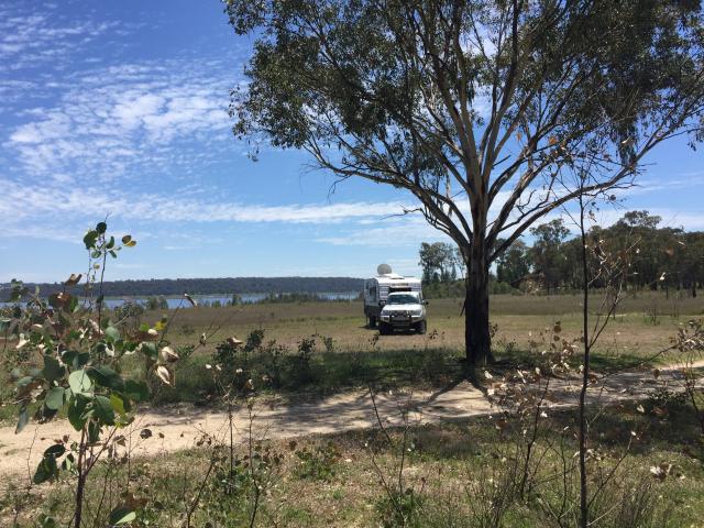Copeton Dam Eastern Foreshore - Howell: Plenty of places to park vehicles of all shapes and sizes. There is no shortage of room around the dam. 