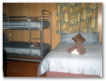 Howqua Valley Resort - Howqua: Second bedroom in cabin