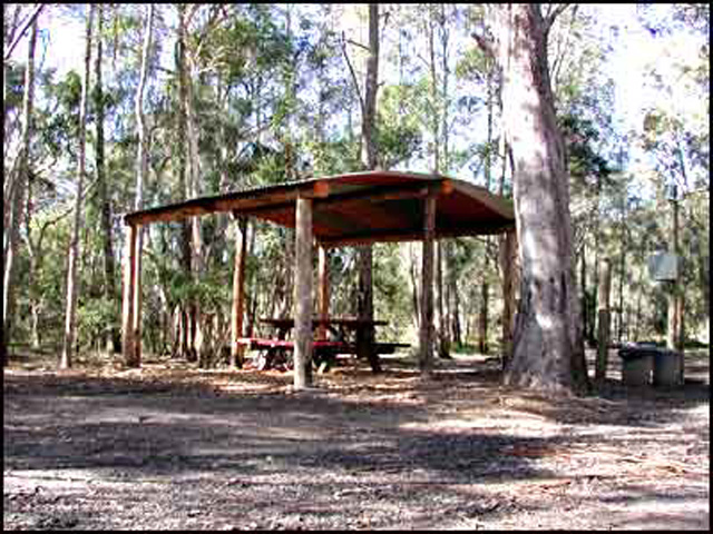 Jervis Bay Cabins & Camping - Huskisson: Sheltered picnic area