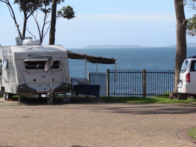 Huskisson White Sands Tourist Park - Huskisson: Premium powered site for caravans with water views