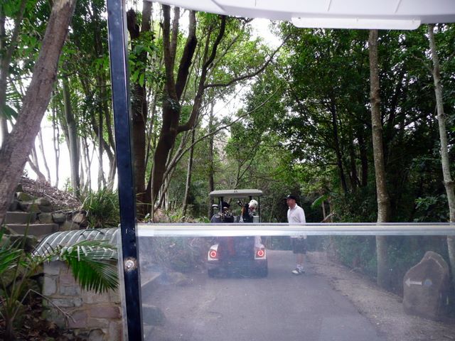 Hyatt Regency Coolum Golf Course - Coolum: Excellent paths for carts with lots of greenery.