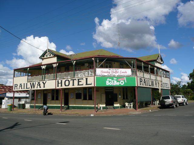 Imbil Caravan Park - Imbil: Imbil Railway Hotel