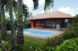 BIG4 Innisfail Mango Tree Tourist Park - Innisfail: Camp kitchen and BBQ area with swimming pool