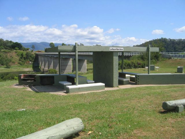 Mann River Caravan Park - Jackadgery: Rest area on the eastern side of the Mann River bridge