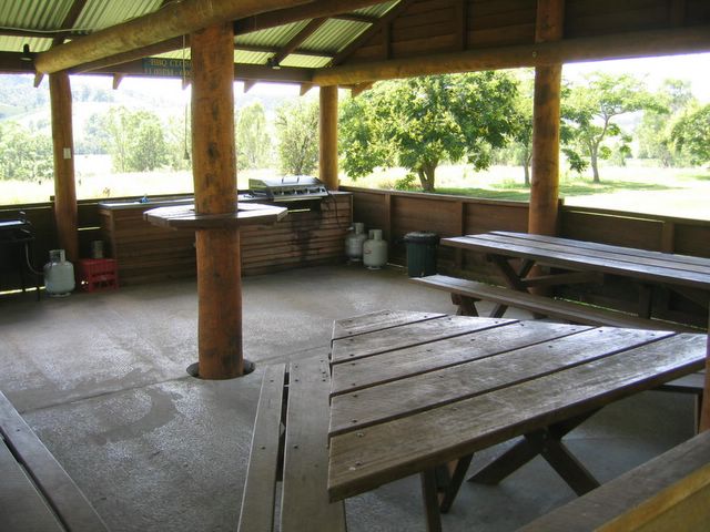 Mann River Caravan Park - Jackadgery: Camp Kitchen and BBQ area