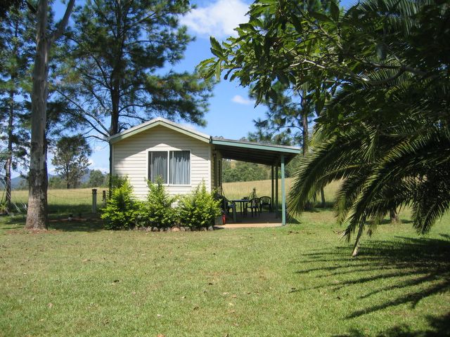 Mann River Caravan Park - Jackadgery: Cottage accommodation ideal for families, couples and singles