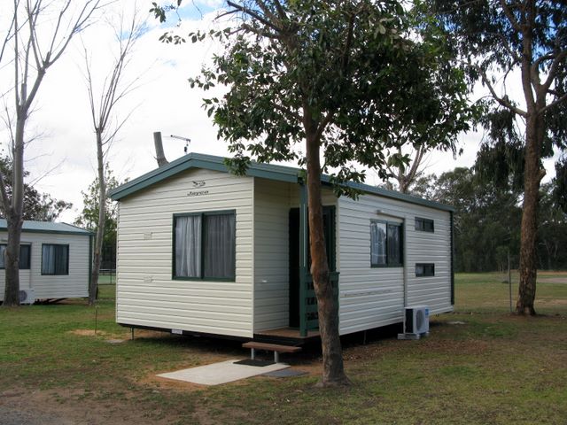 Jerilderie Motel & Caravan Park - Jerilderie: Cottage accommodation, ideal for families, couples and singles