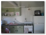 Junee Tourist Park - Junee: Camp kitchen and BBQ area