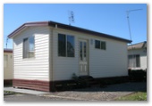 Oasis Caratel Caravan Park - Kanwal: Cottage accommodation, ideal for families, couples and singles