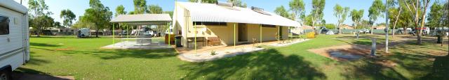 Boab Caravan Park - Katherine: Wide angle of the toilets, showers and grounds.