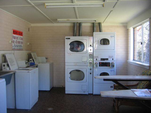 Katoomba Falls Caravan Park - Katoomba: Laundry