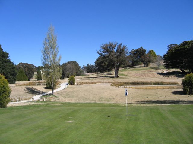 Katoomba Golf Club - Katoomba: Green on Hole 4 looking back along fairway