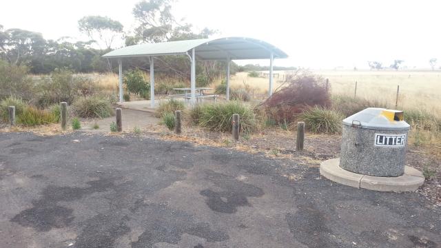 Brimbago Rest Area - Keith: Sheltered picnic table and seats