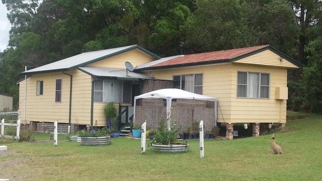 Kendall Showgrounds - Kendall: Caretaker's cottage.  Check in here when you arrive.