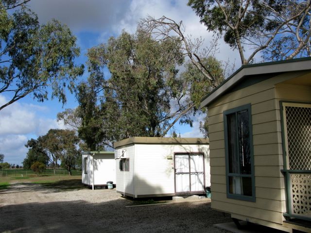 Ibis Caravan Park - Kerang: Cottage accommodation ideal for families, couples and singles