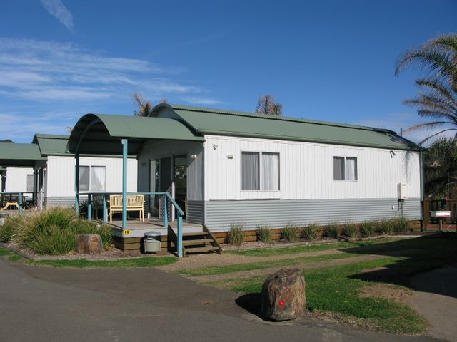 Easts Beach Holiday Park (BIG4) - Kiama: Cottage with water view
