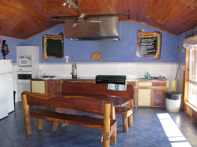 Surf Beach Holiday Park - Kiama: Camp kitchen and BBQ area