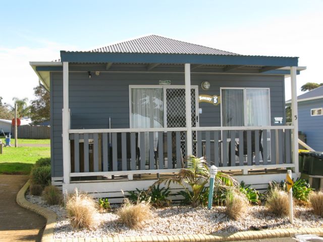 Surf Beach Holiday Park - Kiama: Cottage accommodation, ideal for families, couples and singles