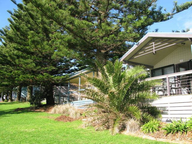Surf Beach Holiday Park - Kiama: Cottages with views of the water