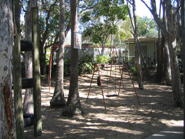 Island View Tourist Park - Kinka Beach: Playground for children