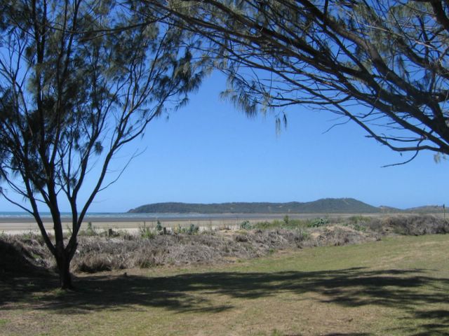 Island View Tourist Park - Kinka Beach: View of Kinka Beach
