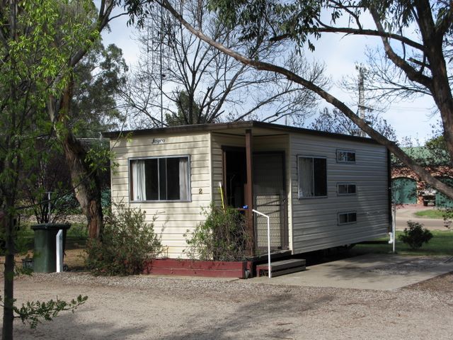 Koondrook Caravan Park - Koondrook: Cottage accommodation, ideal for families, couples and singles