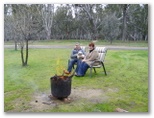 Wakiti Creek Resort - Kotupna: Relaxing beside the fire