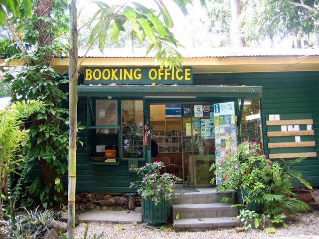 Kuranda Rainforest Accommodation Park - Kuranda: Booking office and reception