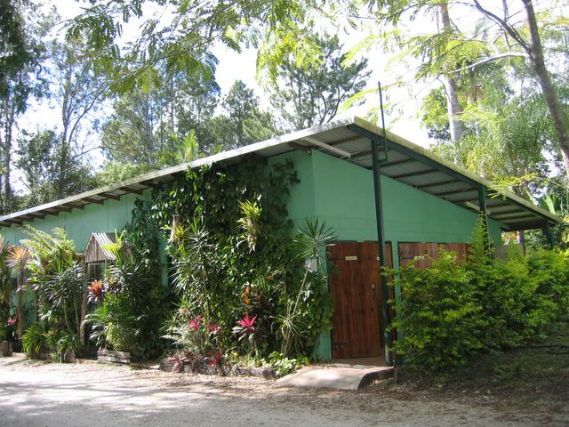 Kuranda Rainforest Accommodation Park - Kuranda: Amenities block and laundry