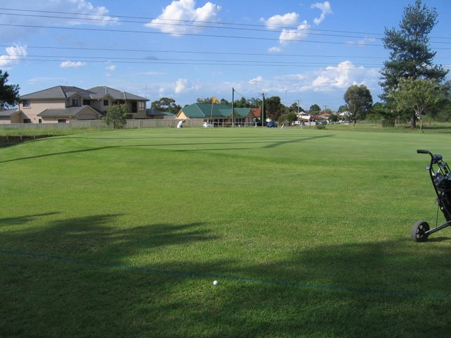 Kurri Golf Club - Kurri Kurri: Green on Hole 1
