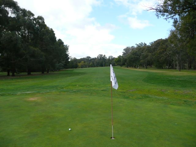 Kyneton Golf Club - Kyneton: Green on Hole 5 looking back along the fairway.