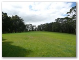 Kyneton Golf Club - Kyneton: Approach to the green on Hole 1