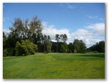 Kyneton Golf Club - Kyneton: Approach to the green on Hole 7
