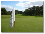 Kyneton Golf Club - Kyneton: Green on Hole 8 looking back along the fairway.