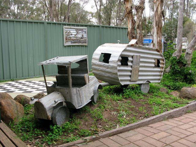 Laanecoorie Lakeside Park - Laanecoorie: Caravan sculpture made from galvanised iron