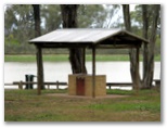 Laanecoorie Lakeside Park - Laanecoorie: Sheltered BBQ beside the lake