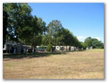 Laidley Caravan Park - Laidley: The Caravan Park is located next to an empty paddock